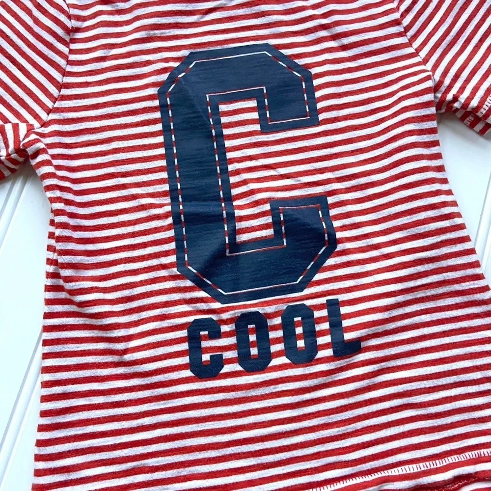 •Old Navy• Cool graphic tee